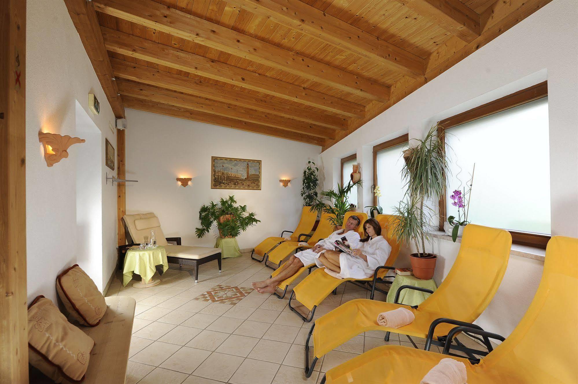 Hotel Alpina Superior Pettneu am Arlberg Exterior foto